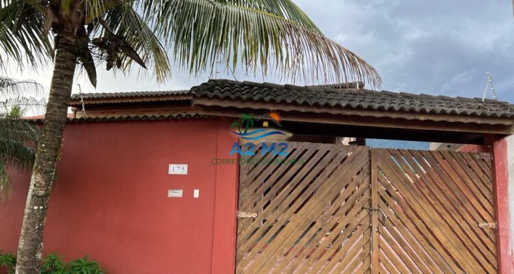 Sobrado com 3 suítes à Venda a 400 metros da praia de Massaguaçu