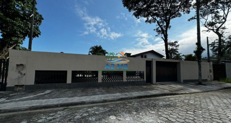 Casa Térrea 04 dorms c/ 02 suítes – área de 750 m – Caraguatatuba – SP