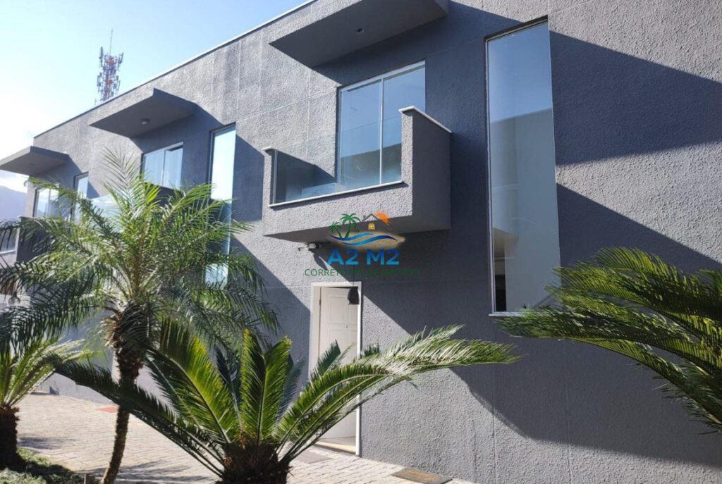 Sobrado com 03 suítes – Próximo a Praia da Massaguaçu em Caraguatatuba