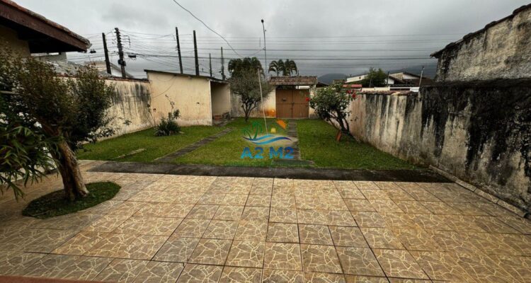Casa Térrea com 03 Dormitórios – Poiares Rua Prudente de Moraes