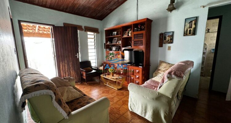 Casa Térrea com 03 Dormitórios – Poiares Rua Prudente de Moraes