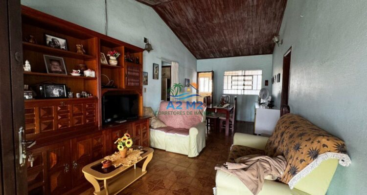 Casa Térrea com 03 Dormitórios – Poiares Rua Prudente de Moraes