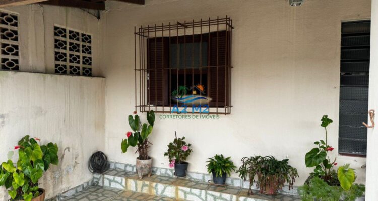 Casa Térrea com 03 Dormitórios – Poiares Rua Prudente de Moraes