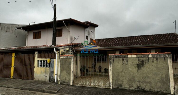 Casa Térrea com 03 Dormitórios – Poiares Rua Prudente de Moraes