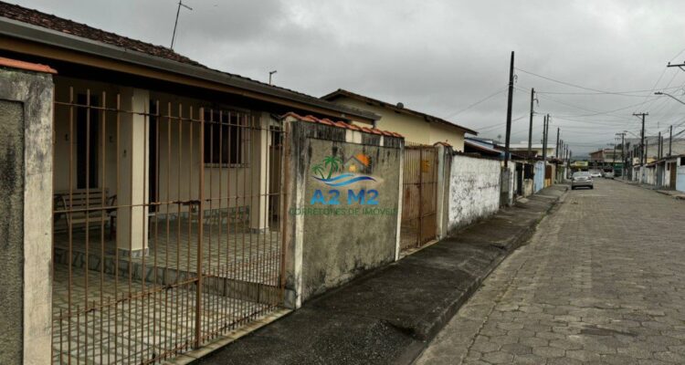 Casa Térrea com 03 Dormitórios – Poiares Rua Prudente de Moraes