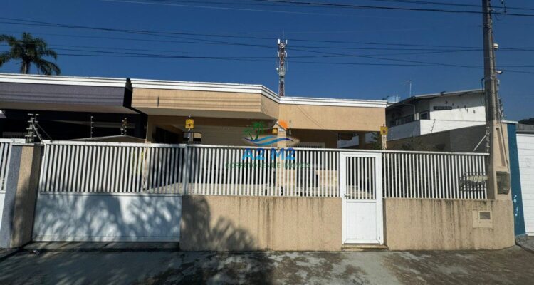 CASA TÉRREA COM 03 DORMITÓRIOS (01 SUÍTE) – 200 metros da PRAIA de MASSAGUAÇU