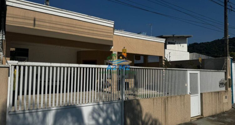CASA TÉRREA COM 03 DORMITÓRIOS (01 SUÍTE) – 200 metros da PRAIA de MASSAGUAÇU