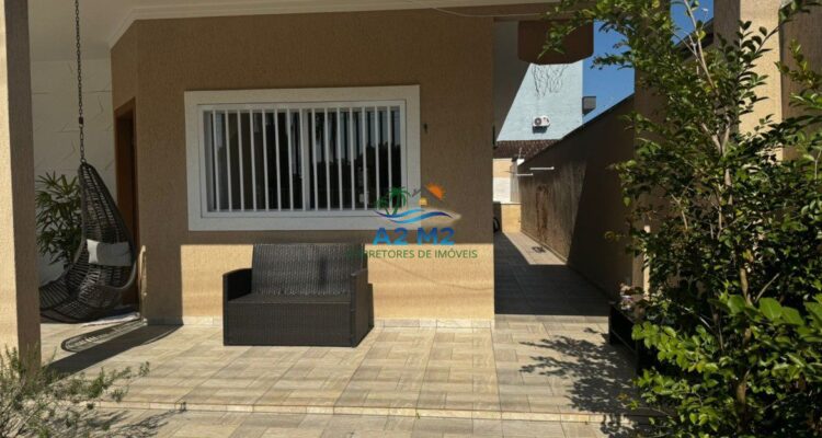 CASA TÉRREA COM 03 DORMITÓRIOS (01 SUÍTE) – 200 metros da PRAIA de MASSAGUAÇU