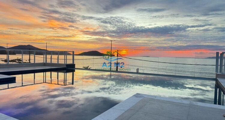 LOCAÇÃO – Apto Vista Mar, 03 dorms (01 suíte), 02 vagas, mobiliado – Piscina elevada c/ borda Infinita