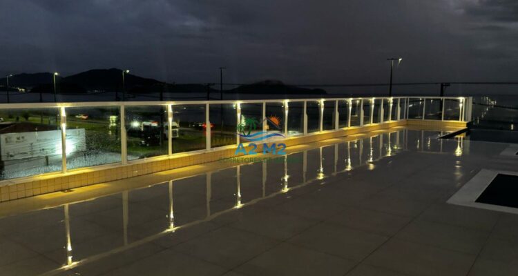 LOCAÇÃO – Apto Vista Mar, 03 dorms (01 suíte), 02 vagas, mobiliado – Piscina elevada c/ borda Infinita