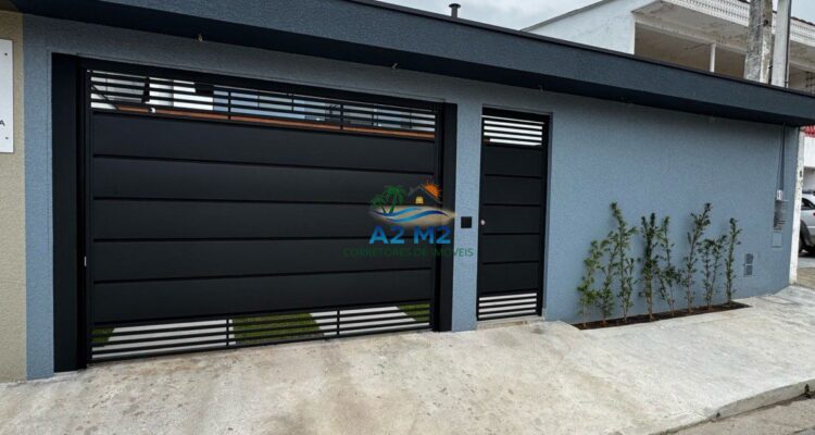 Casa com Vista do Mar – 04 dormitórios – 01 suíte – Piscina – Churrasqueira – a 50 metros da Praia