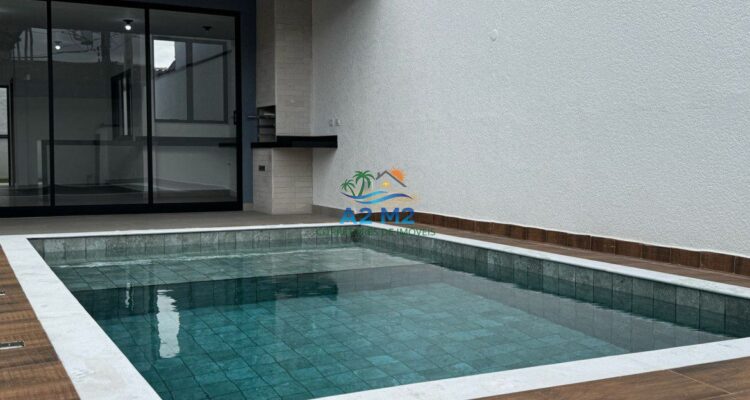 Casa com Vista do Mar – 04 dormitórios – 01 suíte – Piscina – Churrasqueira – a 50 metros da Praia