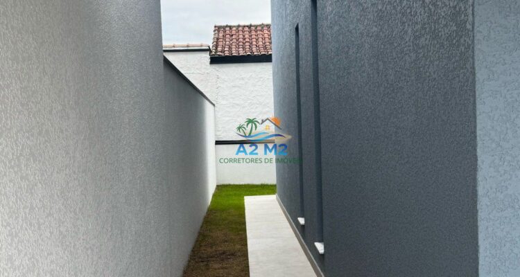 Casa com Vista do Mar – 04 dormitórios – 01 suíte – Piscina – Churrasqueira – a 50 metros da Praia