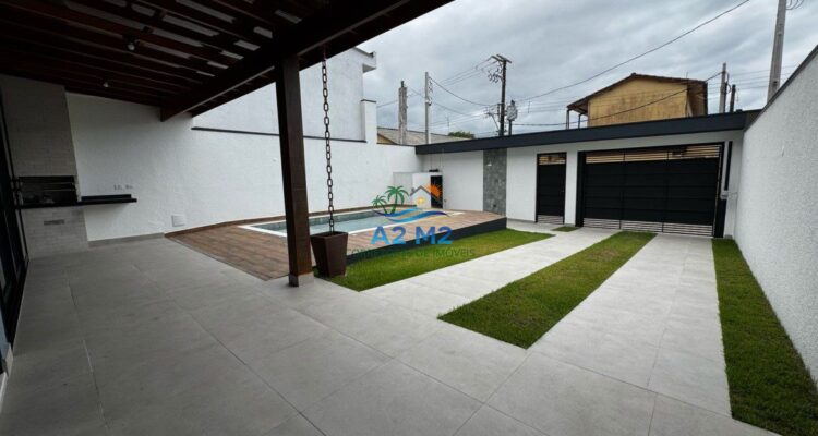 Casa com Vista do Mar – 04 dormitórios – 01 suíte – Piscina – Churrasqueira – a 50 metros da Praia