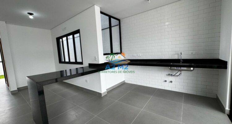 Casa com Vista do Mar – 04 dormitórios – 01 suíte – Piscina – Churrasqueira – a 50 metros da Praia