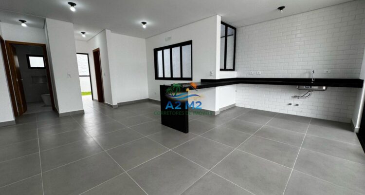 Casa com Vista do Mar – 04 dormitórios – 01 suíte – Piscina – Churrasqueira – a 50 metros da Praia