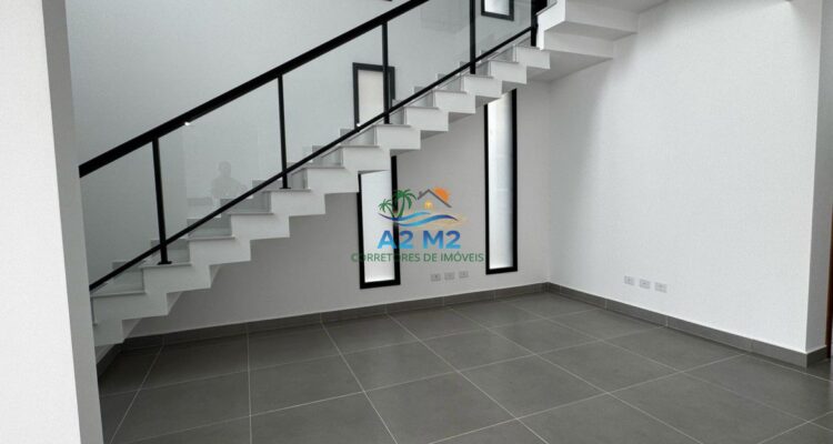 Casa com Vista do Mar – 04 dormitórios – 01 suíte – Piscina – Churrasqueira – a 50 metros da Praia