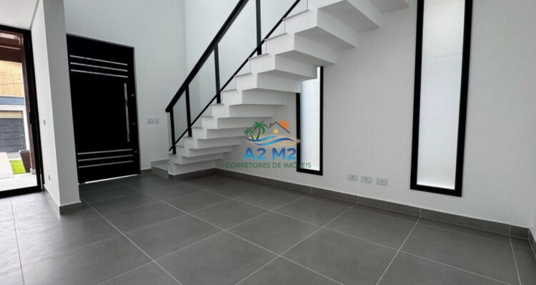 Casa com Vista do Mar – 04 dormitórios – 01 suíte – Piscina – Churrasqueira – a 50 metros da Praia