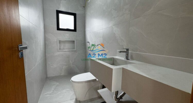 Casa com Vista do Mar – 04 dormitórios – 01 suíte – Piscina – Churrasqueira – a 50 metros da Praia