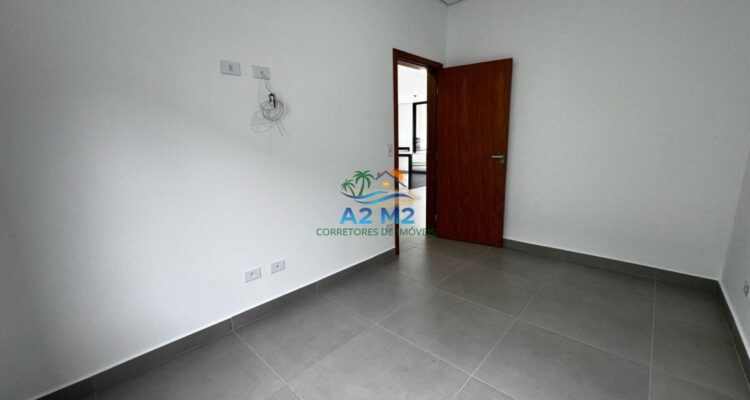 Casa com Vista do Mar – 04 dormitórios – 01 suíte – Piscina – Churrasqueira – a 50 metros da Praia