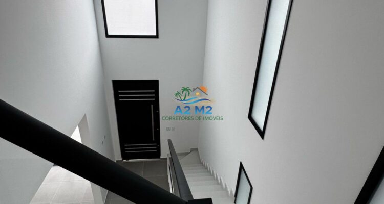 Casa com Vista do Mar – 04 dormitórios – 01 suíte – Piscina – Churrasqueira – a 50 metros da Praia