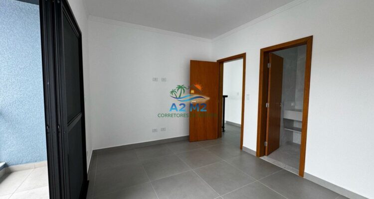 Casa com Vista do Mar – 04 dormitórios – 01 suíte – Piscina – Churrasqueira – a 50 metros da Praia