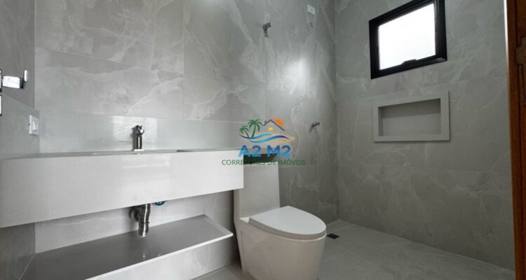 Casa com Vista do Mar – 04 dormitórios – 01 suíte – Piscina – Churrasqueira – a 50 metros da Praia