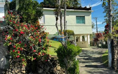 Casa à Venda – Terreno Amplo, Natureza Abundante e a Apenas 500 Metros da Praia de Massaguaçu