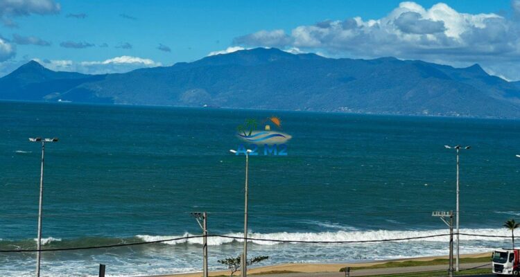 LOCAÇÃO – Apto Vista Mar, 03 dorms (01 suíte), 02 vagas, mobiliado – Piscina elevada c/ borda Infinita