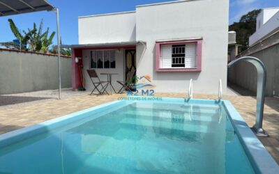Venda – Casa Térrea com Piscina e Área Gourmet a 850 metros da praia apenas – Massaguaçu / Caraguatatuba