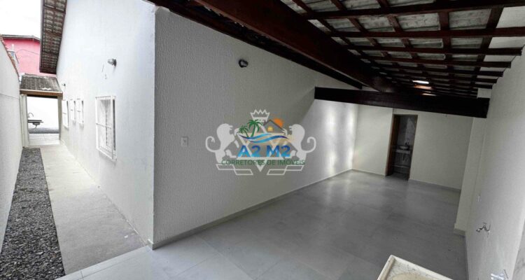 Excelente Casa Térrea com 170m² de área útil – 03 dormitórios sendo 02 suíte – Próximo a Praia