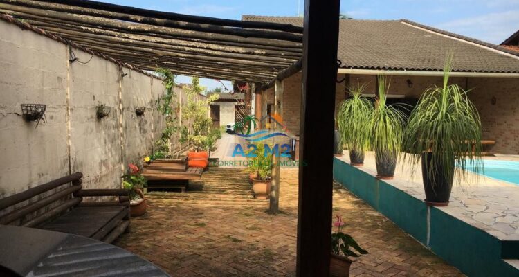 Sobrado com 3 suítes à Venda a 400 metros da praia de Massaguaçu