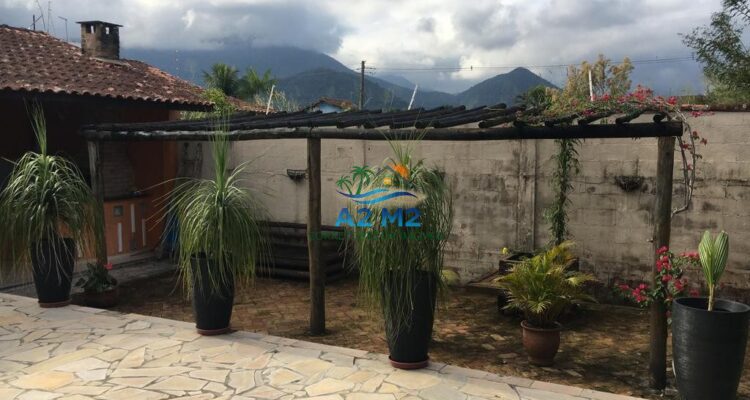 Sobrado com 3 suítes à Venda a 400 metros da praia de Massaguaçu