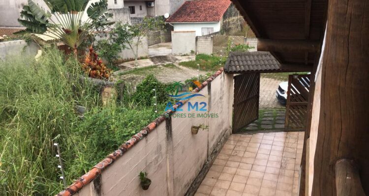 Sobrado com 3 suítes à Venda a 400 metros da praia de Massaguaçu