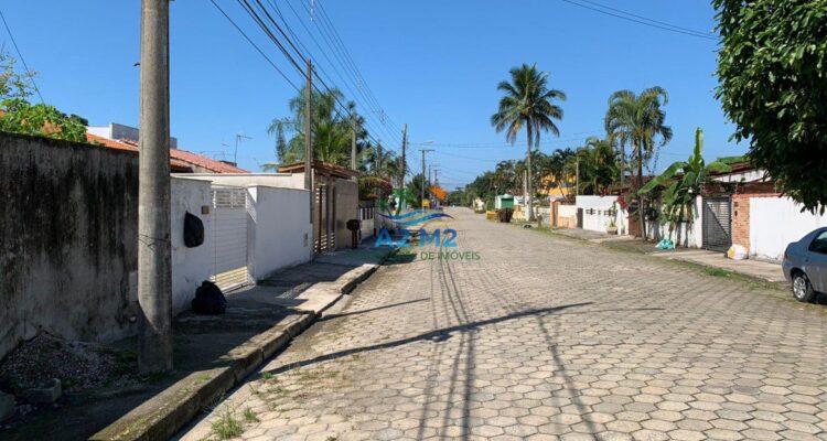Sobrado a Venda a 300 metros da praia de Massaguaçu