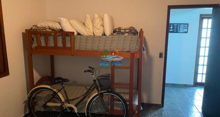 Casa espaçosa com 3 quartos, 2 salas, 2 banheiros, 6 vagas – Caraguatatuba