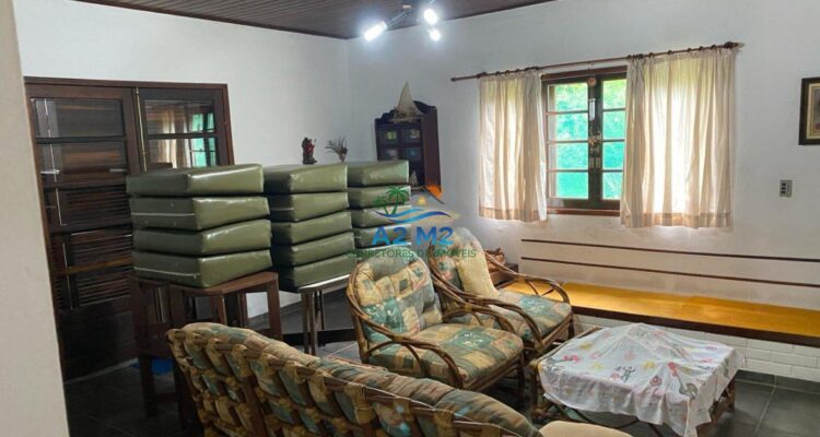 Casa espaçosa com 3 quartos, 2 salas, 2 banheiros, 6 vagas – Caraguatatuba