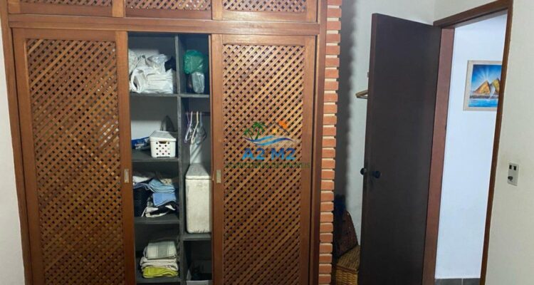 Casa espaçosa com 3 quartos, 2 salas, 2 banheiros, 6 vagas – Caraguatatuba