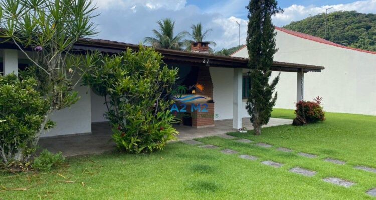 Casa espaçosa com 3 quartos, 2 salas, 2 banheiros, 6 vagas – Caraguatatuba