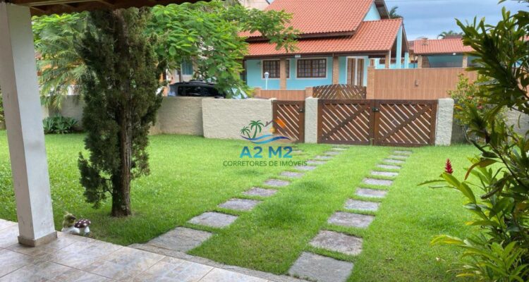 Casa espaçosa com 3 quartos, 2 salas, 2 banheiros, 6 vagas – Caraguatatuba