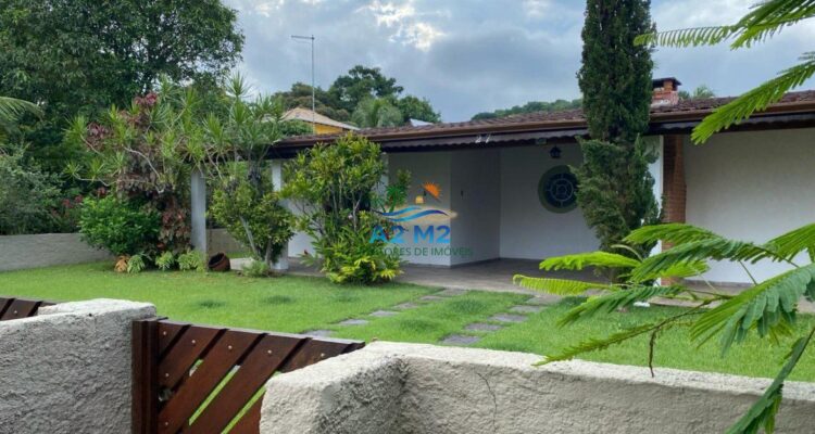 Casa espaçosa com 3 quartos, 2 salas, 2 banheiros, 6 vagas – Caraguatatuba