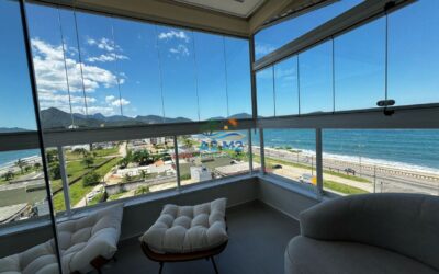 Apartamento Vista Mar , Mobiliado 3 dor. sendo 1 suite , varanda gourmet , na praia da Massaguaçu em Caraguatatuba